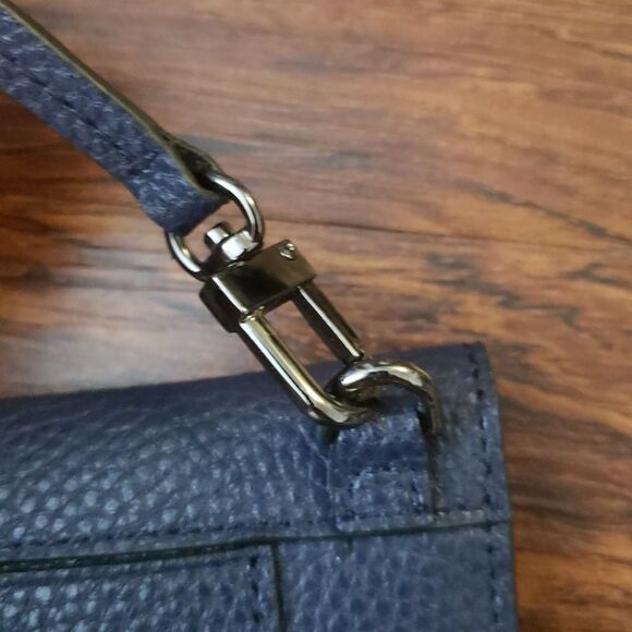 NWOT Tumi Navy Chic Feminine Quiet Luxury Dainty Leather Wristlet Wallet 6.5x4in - Picture 7 of 7